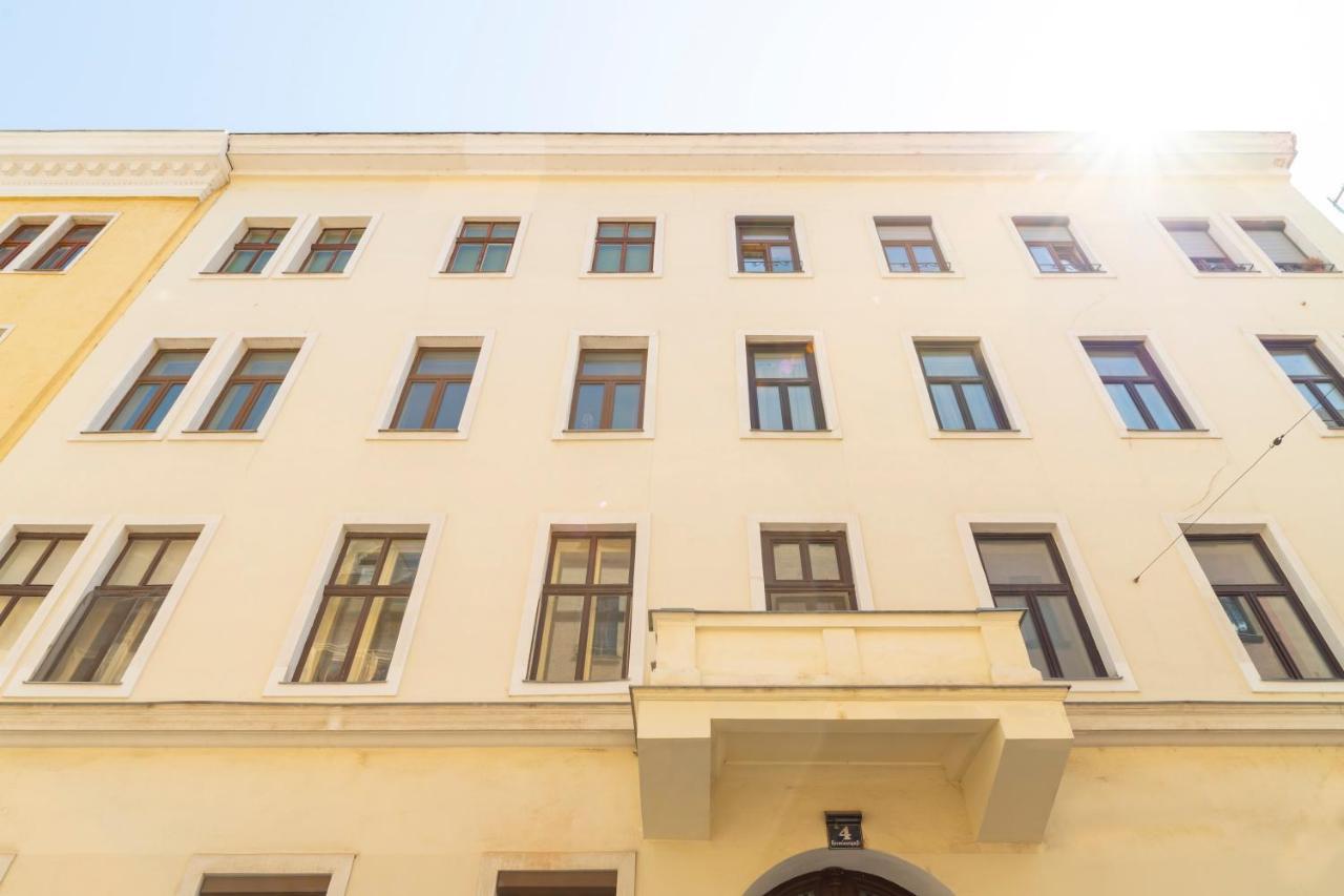 Die Fromme Hermine Vienna Exterior photo