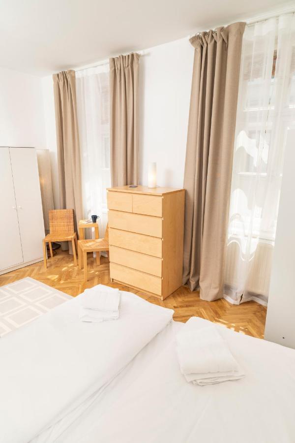 Die Fromme Hermine Vienna Exterior photo
