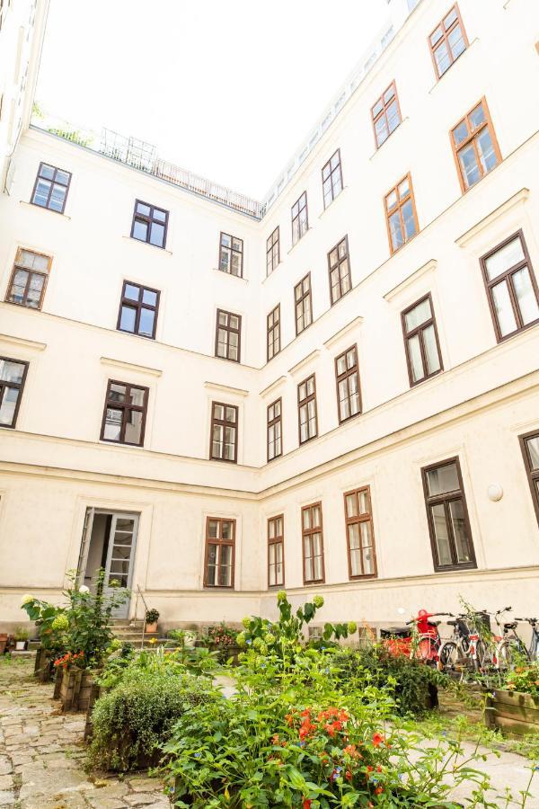 Die Fromme Hermine Vienna Exterior photo