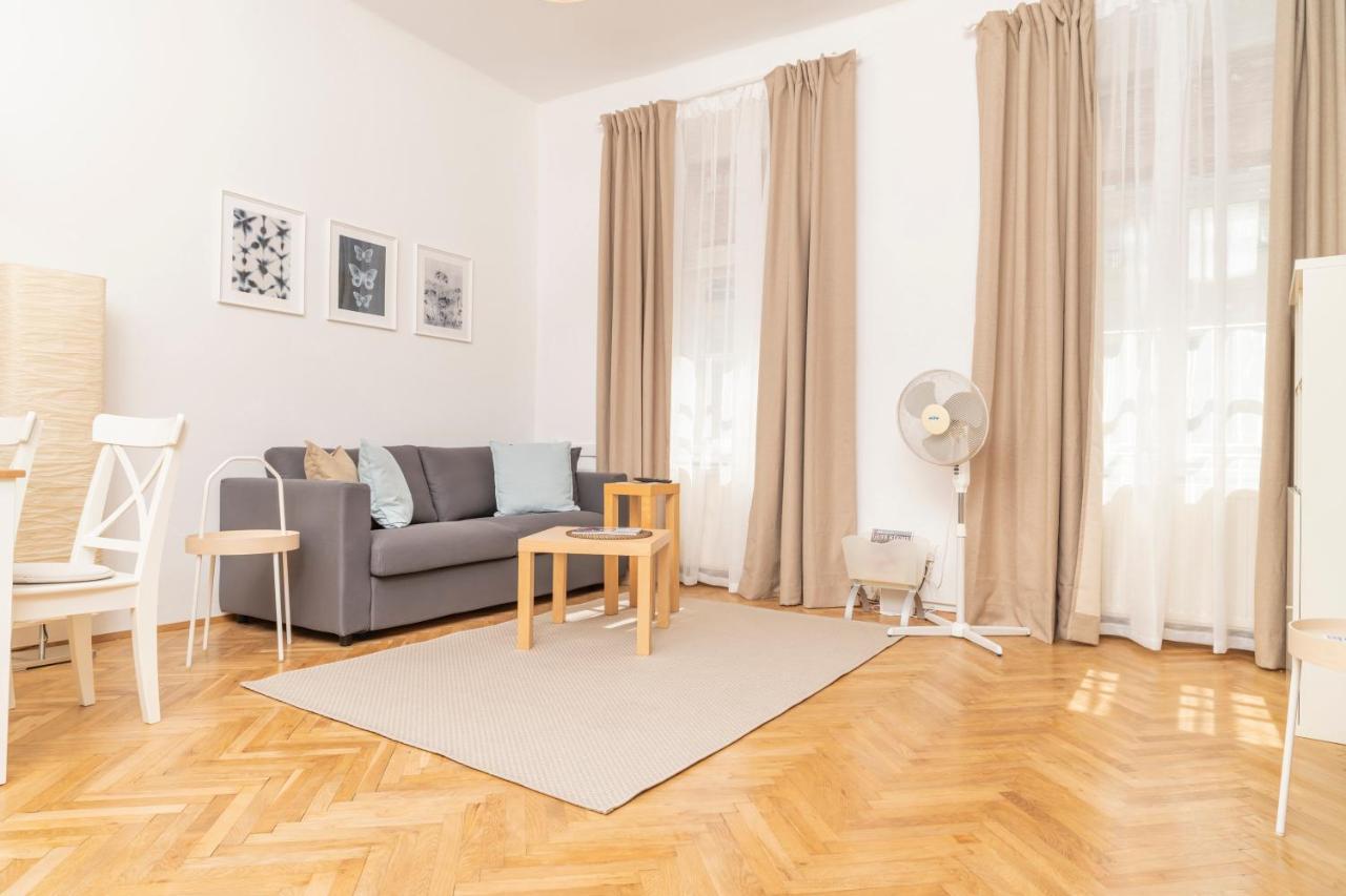 Die Fromme Hermine Vienna Exterior photo